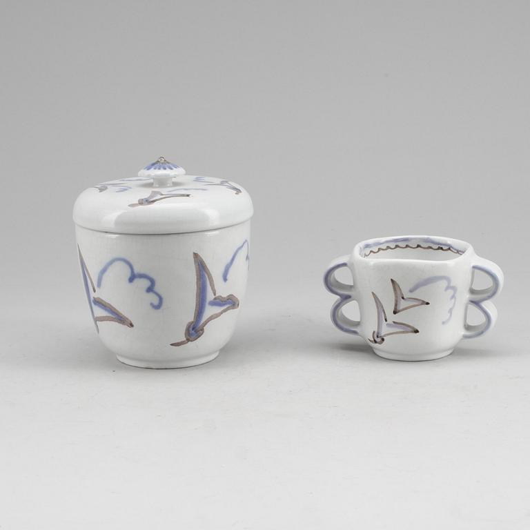MUGG samt SKÅL MED LOCK, fajans, 2 delar, Wilhelm Kåge, uniksignerade.