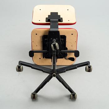 YRJÖ KUKKAPURO, KONTORSSTOL.