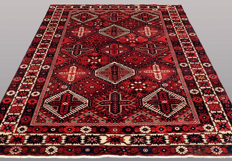 A CARPET, Baktiari, ca 295 x 208 cm.