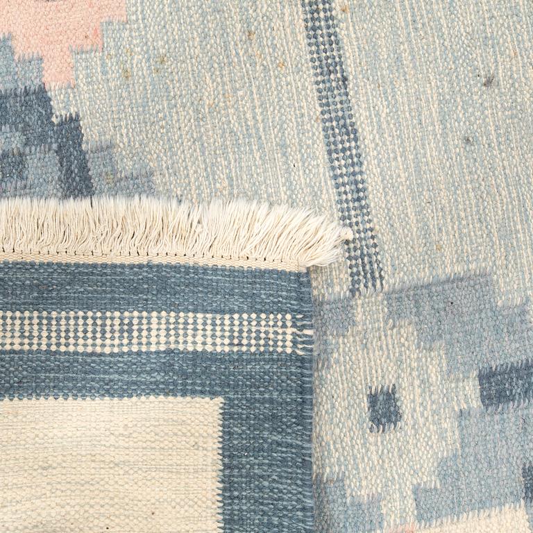 Matta rölakan ca 233x173 cm.