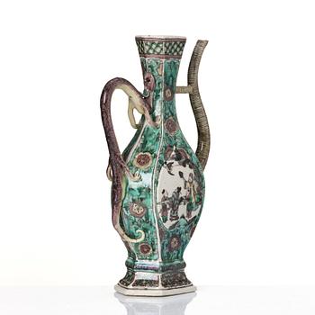 A famille verte ewer, Qing dynasty, Kangxi (1662-1722).