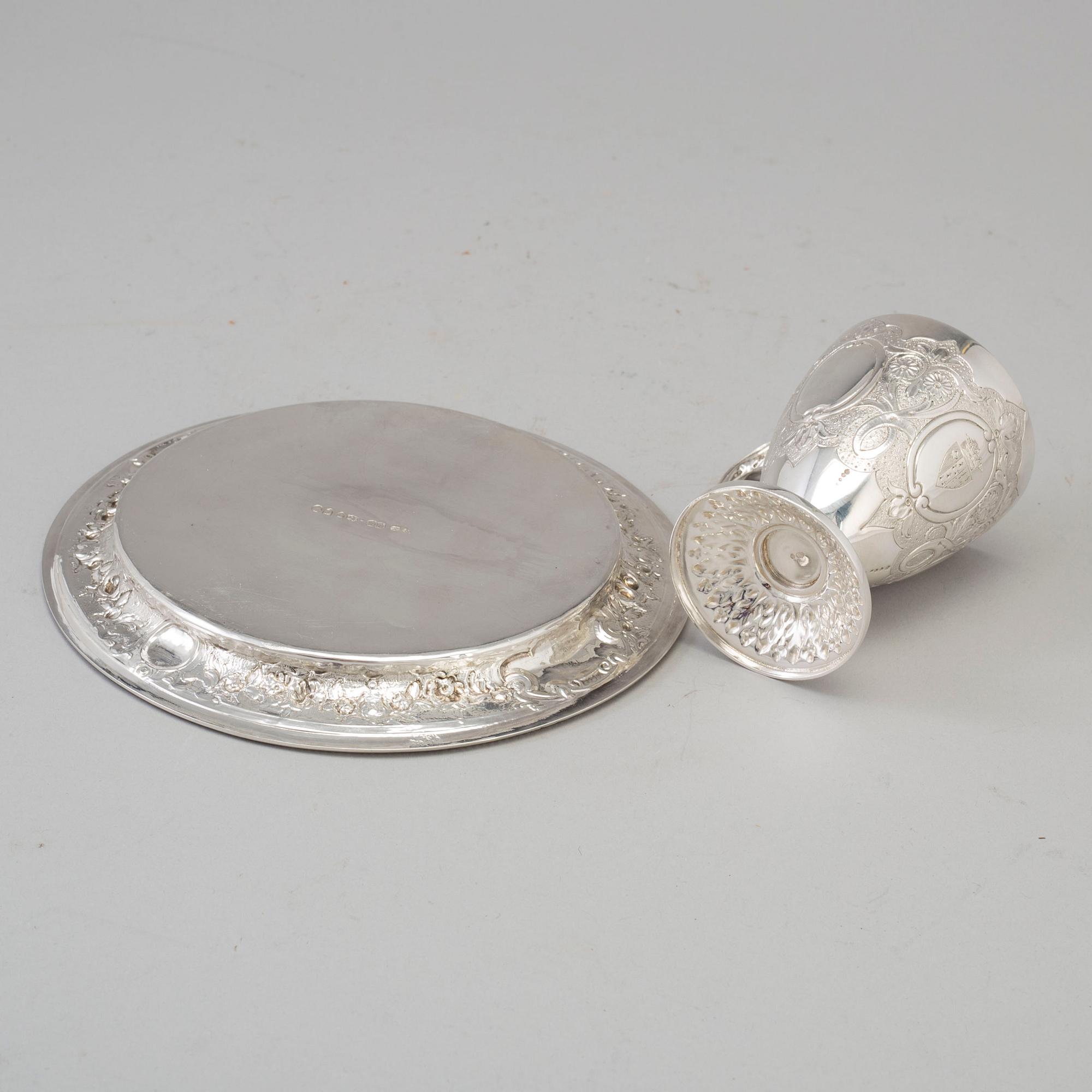KOPP och FAT, silver, fatet stämplat Henry Holland London, 1878.