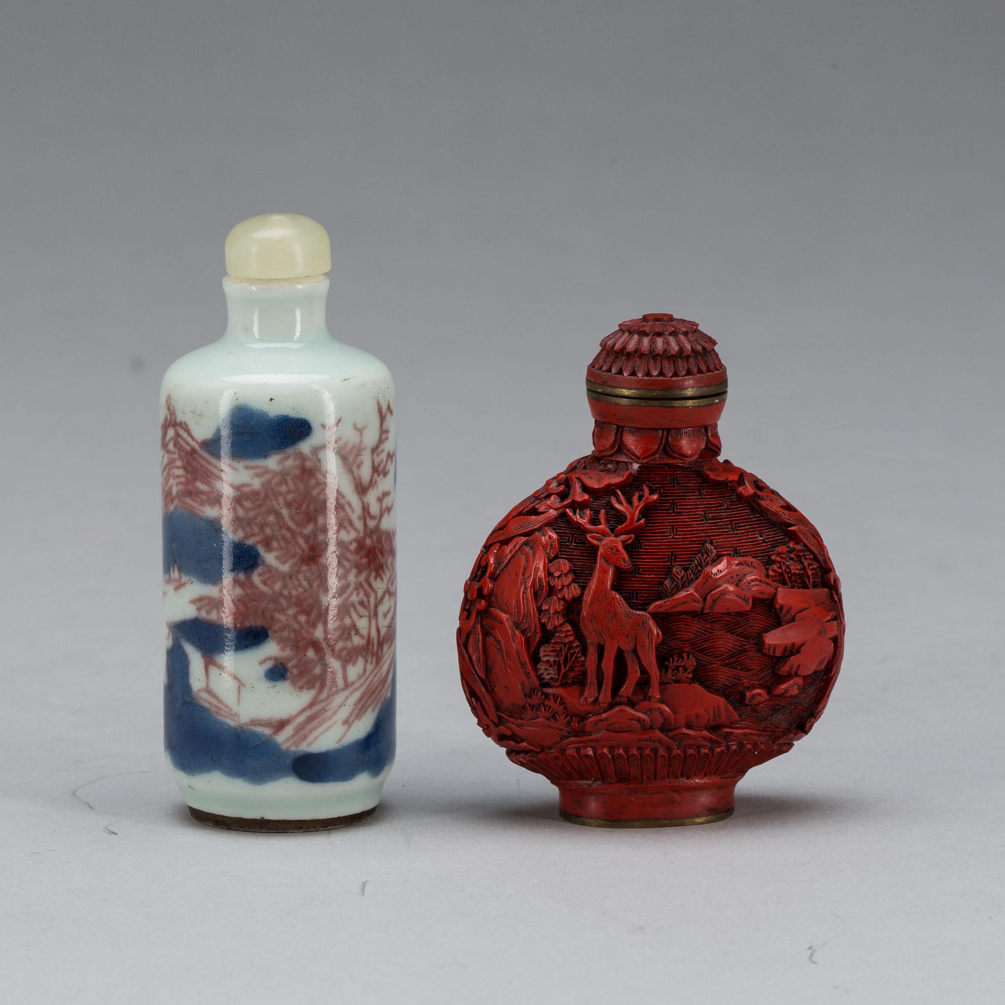 SNUSFLASKOR, 2 st. porslin samt lackarbete, Qianglong (1736-1795).