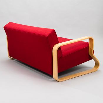 ALVAR AALTO, A late 20th-century '544' sofa for Artek.