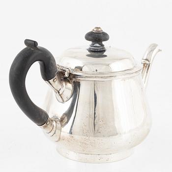 An English silver teapot, mark of William Fountain, London 1814.