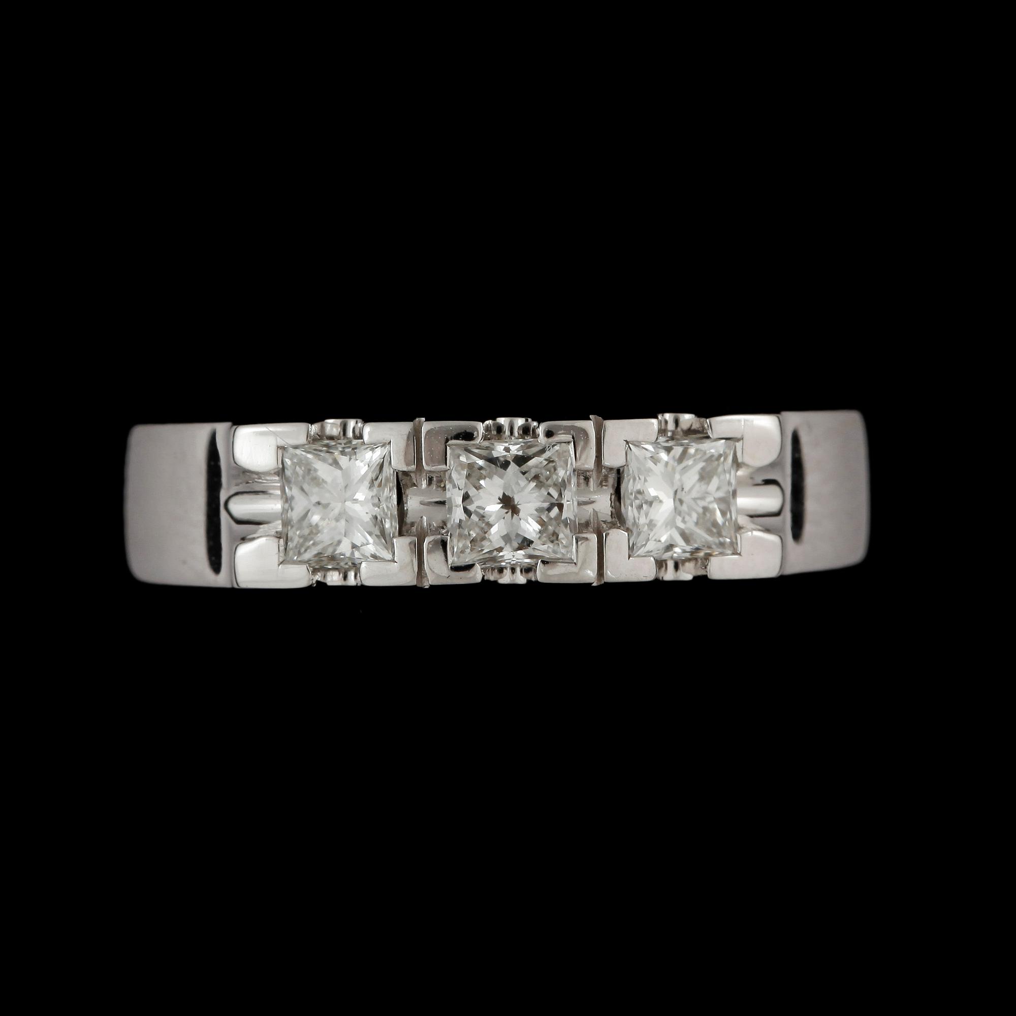 RING, 18k vitguld med briljantslipade diamanter tot ca0,63ct. Vikt 5g.