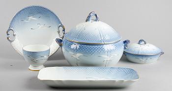 KAFFE- OCH MATSERVIS, 33 delar, porslin, "Måsen", Bing & Gröndahl.