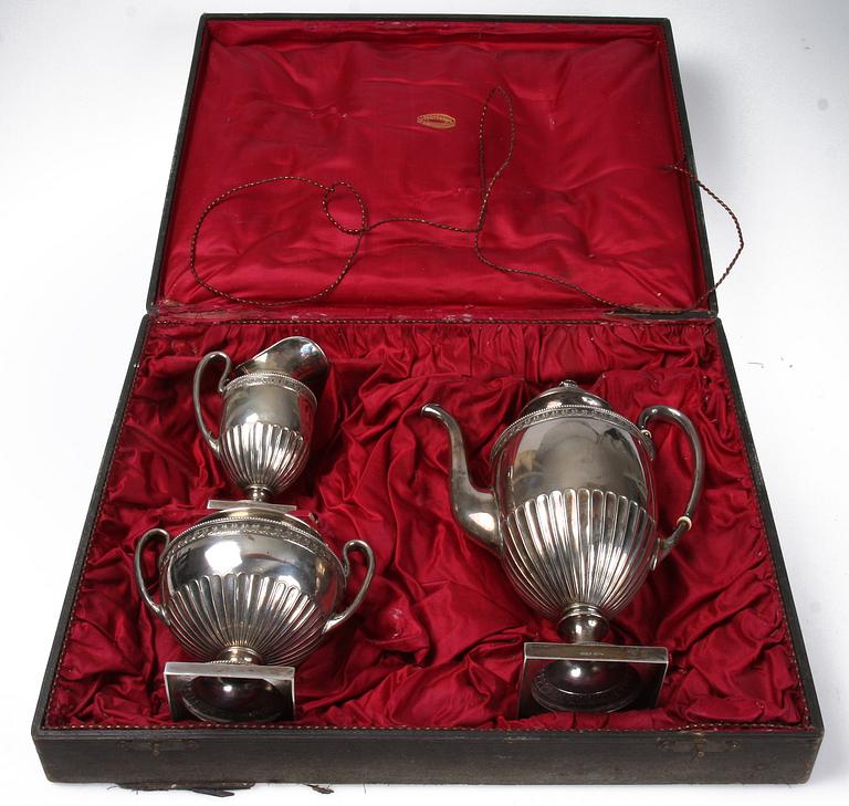 KAFFESERVIS, 3 delar, silver, empirestil, Stockholm, 1899 och 1900. Tot vikt 970 gr.