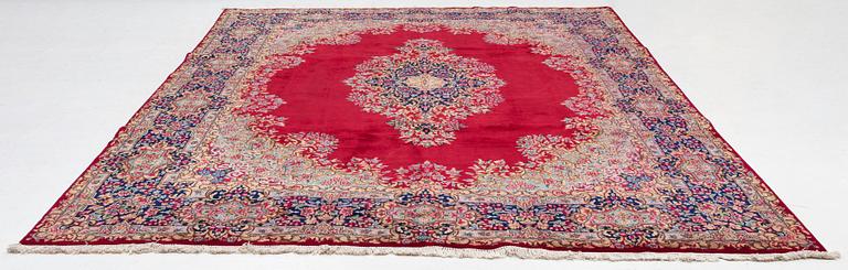 Carpet, Kirman Laver, semi-antique, 392 x 296 cm.