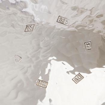 A. Tillander, skål, sterlingsilver och emalj. Helsingfors 2005.