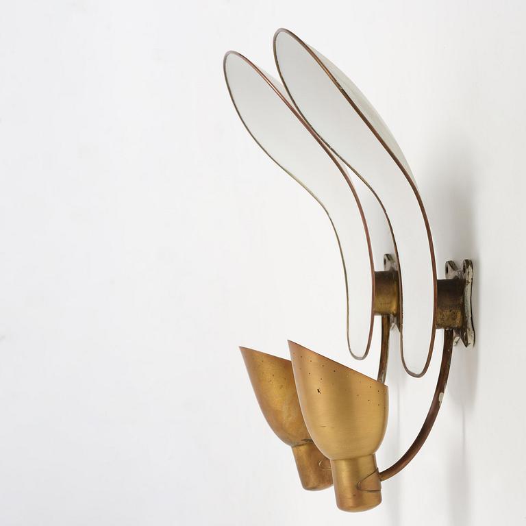Carl-Axel Acking, vägglampor, ett par, modell "5029", Bröderna Malmströms Metallvarufabrik, Malmö, 1940-tal.