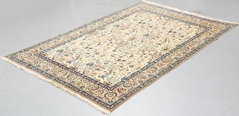 Matto, semi-antique/old Nain, part silk, ca 250,5 x 162 cm.