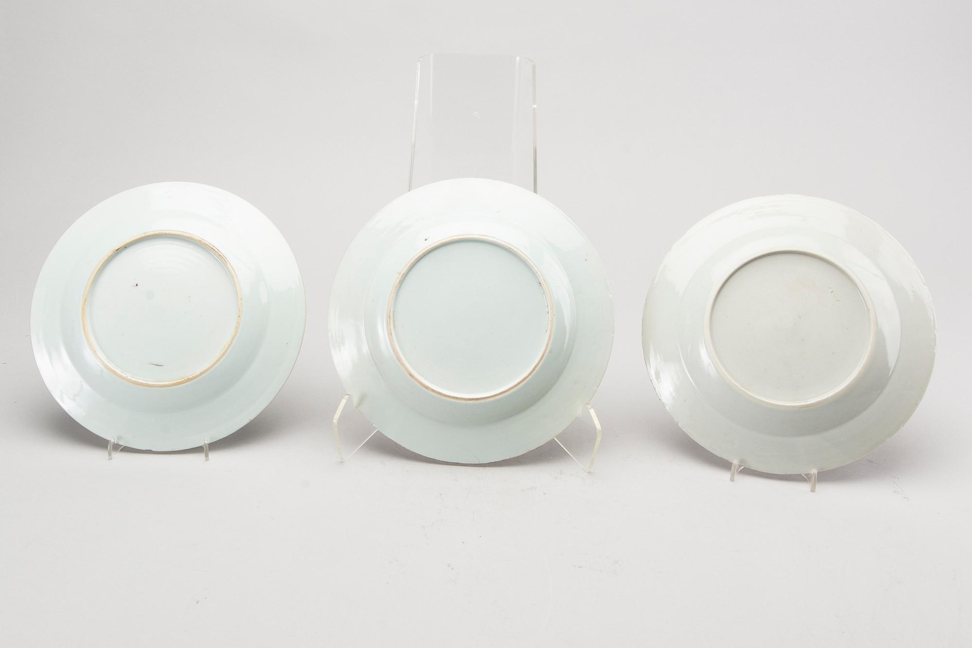 A set of six Chinese Qianlong porcelain plates.