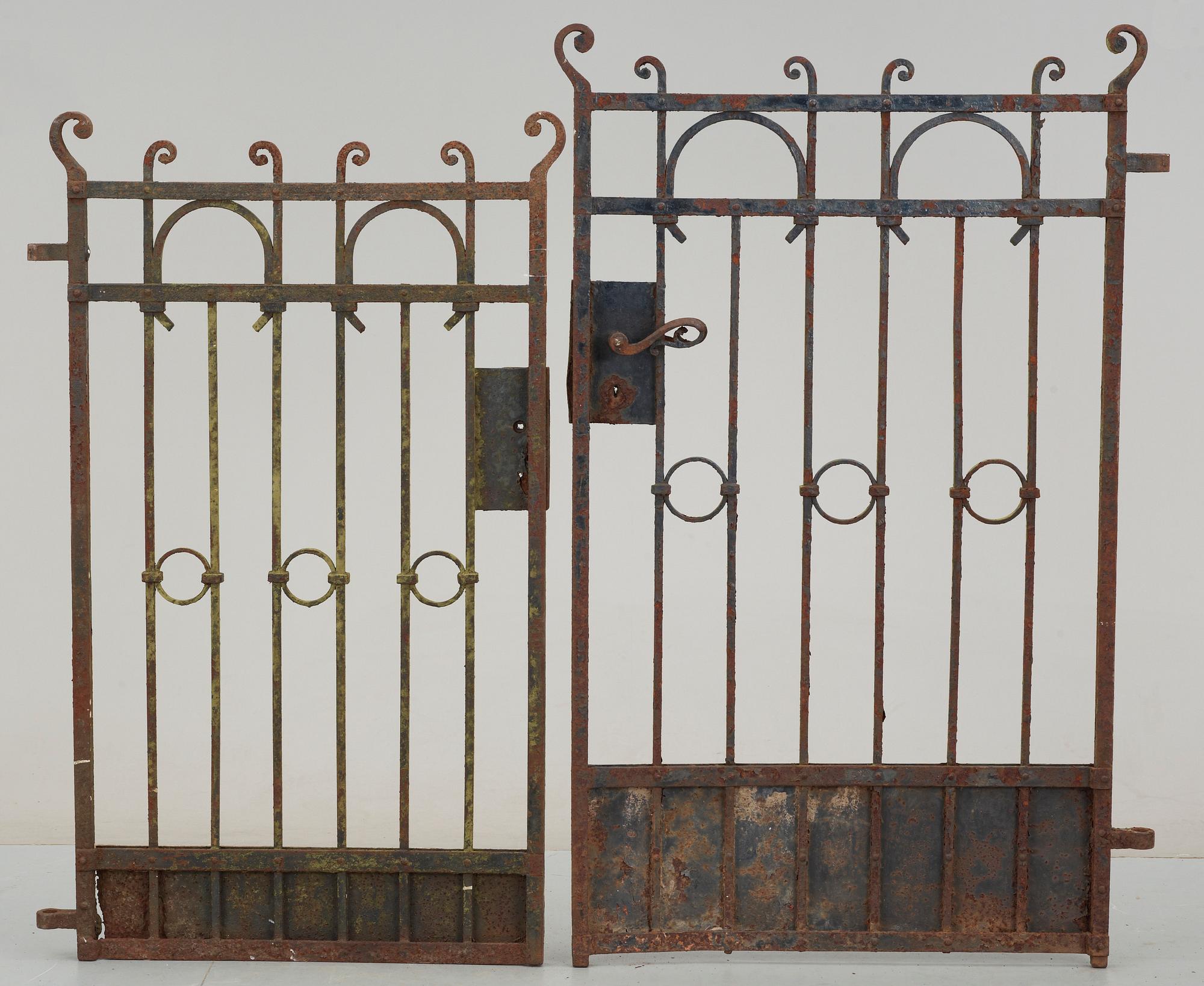 GRINDAR, tre delar, järnsmide, 1900-talets första hälft.