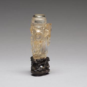 A carved rock chrystal vase with cover, Qingdynasty, circa 1900.