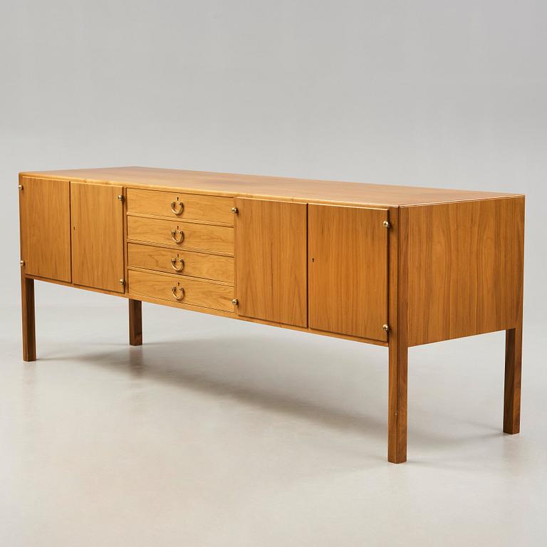 Josef Frank, sideboard, modell 1015, Firma Svenskt Tenn, 1950-60-tal.