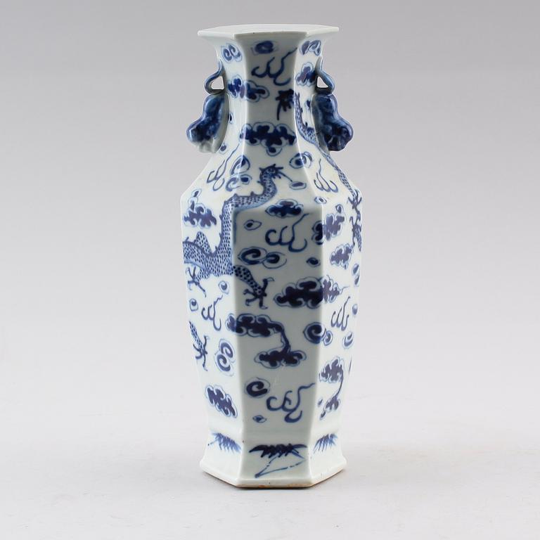 VAS, porslin, Kina, sannolikt 1800-tal.