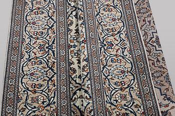 A carpet, Kashan, ca 290 x 193 cm.