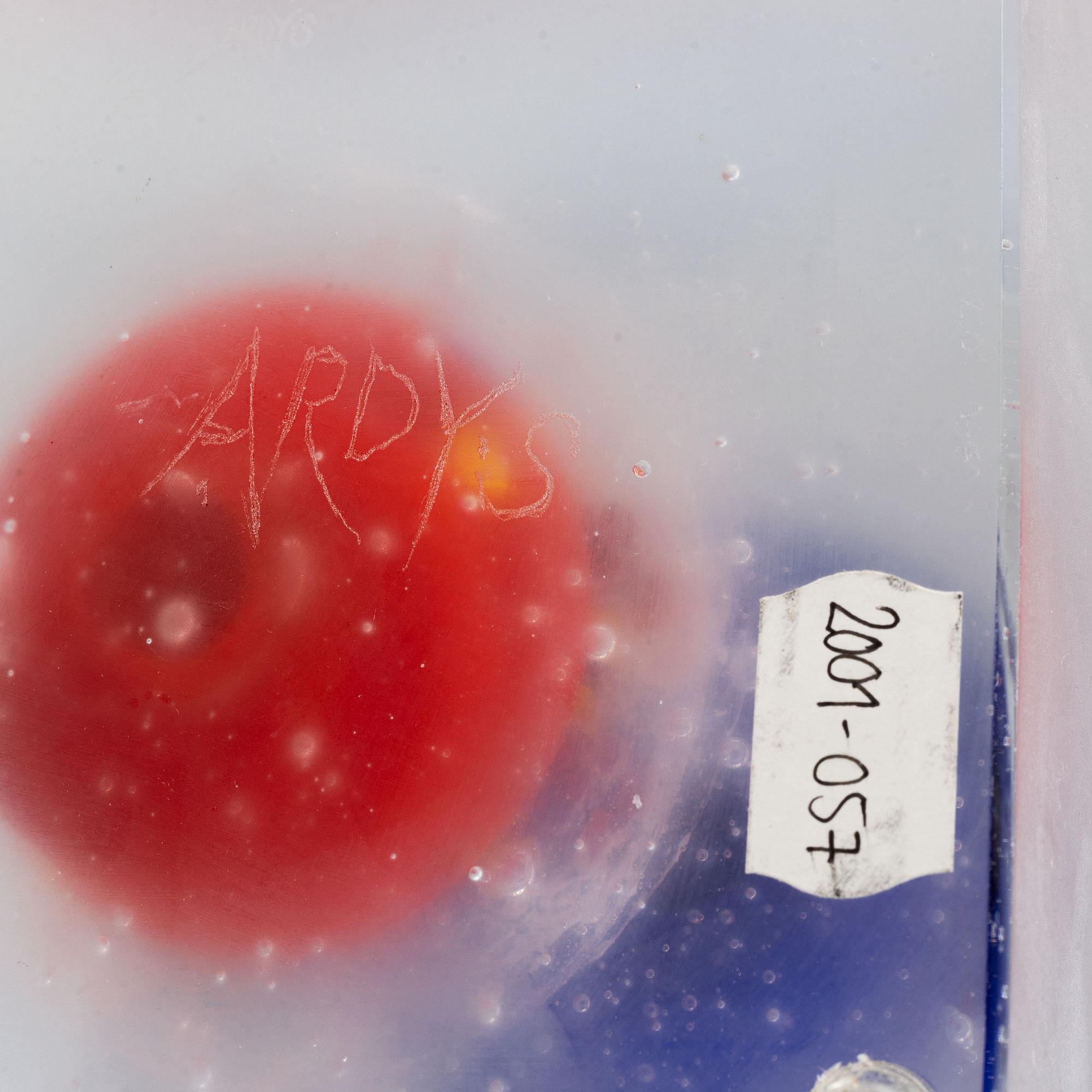 A glass sculpture by Ardy Strüwer, signed and dated 2001.