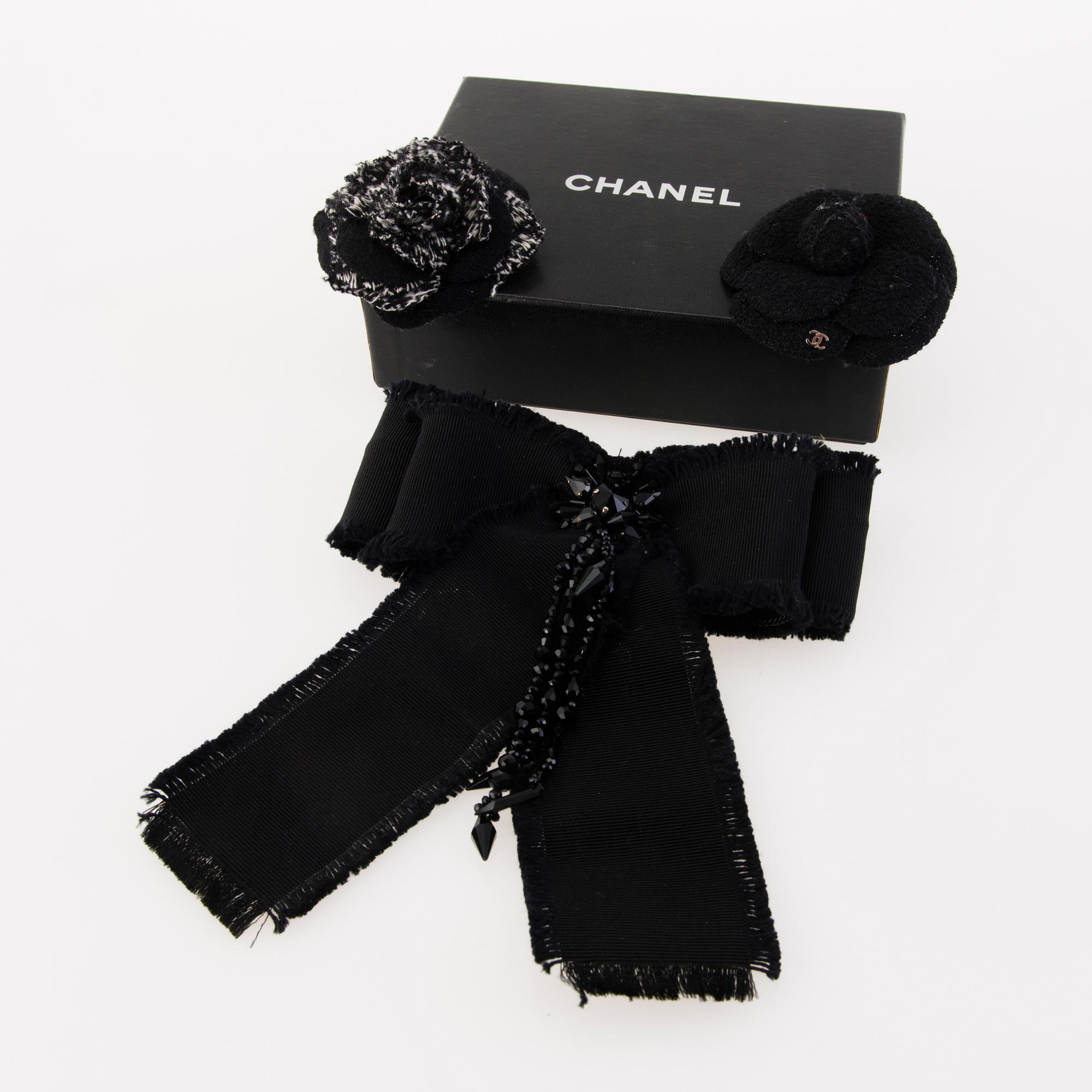 CHANEL JA GUCCI, kolme rintakorua.