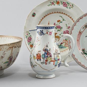 BÅLSKÅL, KANNA samt TALLRIKAR, 3 st, porslin, Kina, 1700-tal respektive 1800-tal.