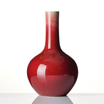 A flambé glazed vase, Qing dynasty, 19th century.