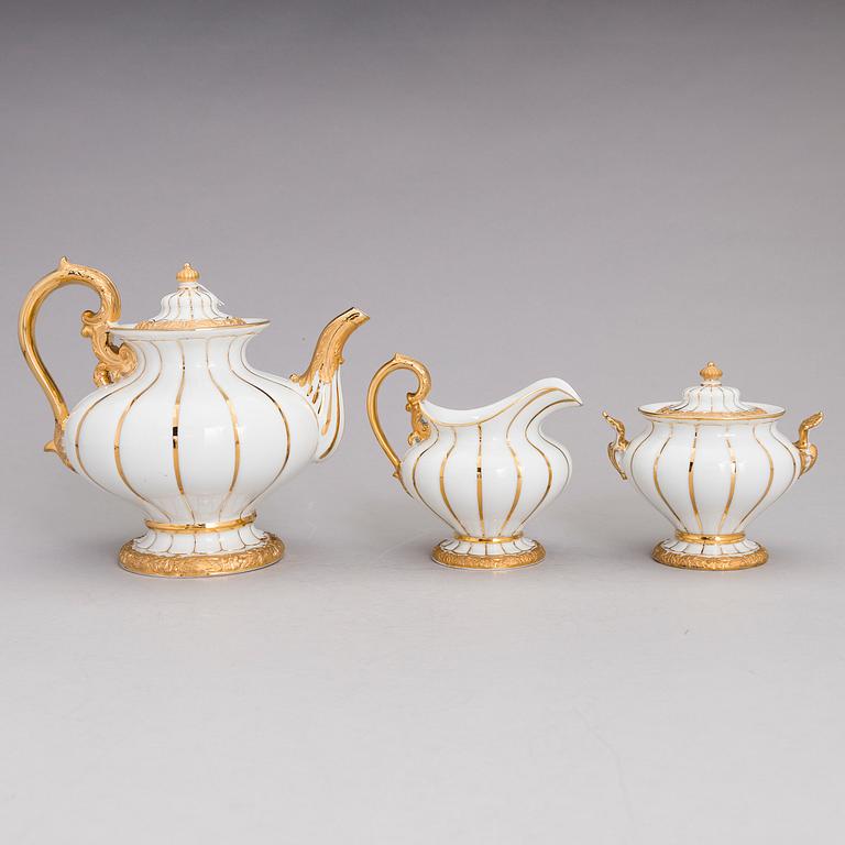 A 9-piece Meissen porcelain Tea set, Germany 20th century.