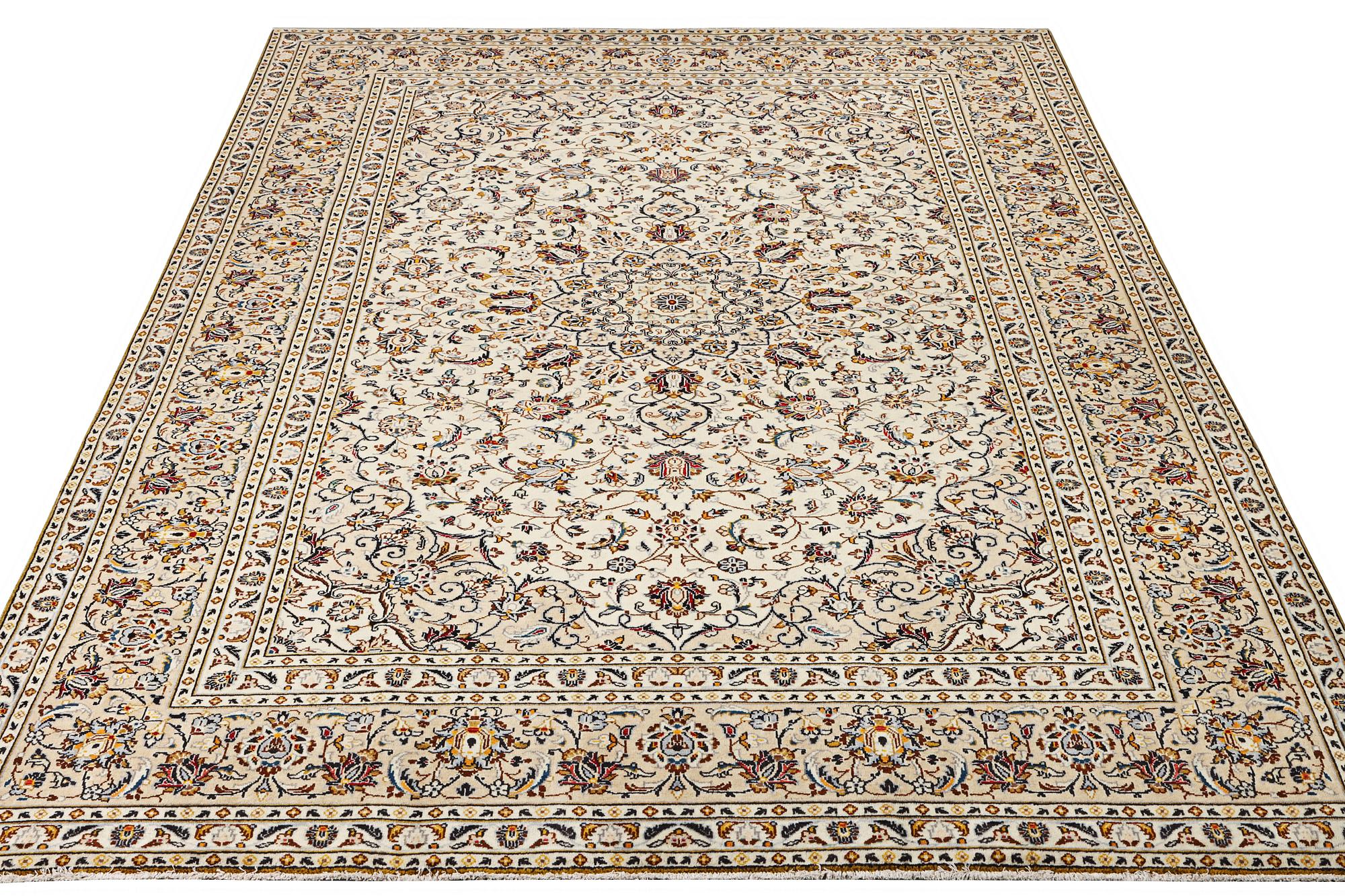 A Kashan carpet, c. 345 x 242 cm.