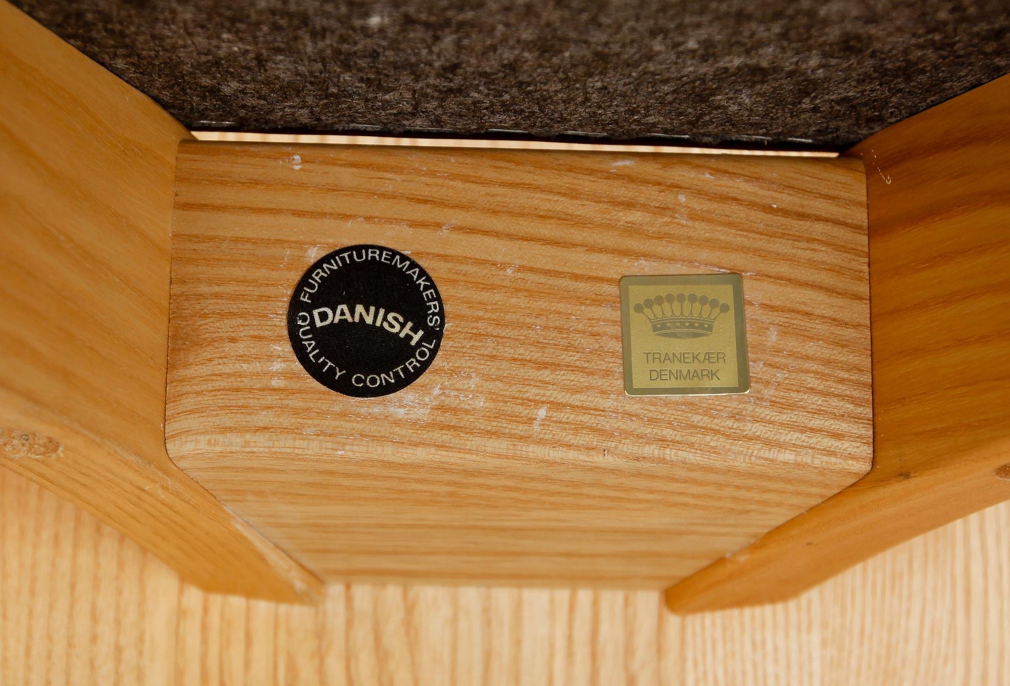 KARMSTOLAR, 1 par, "Iris", Bob & Dries van den Berghe, Tranekær, Danmark, 1900-talets slut.