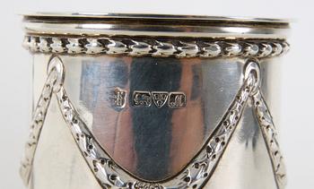 SOCKERSTRÖARE. Silver, Chester, 1900-talets början, gustaviansk stil.