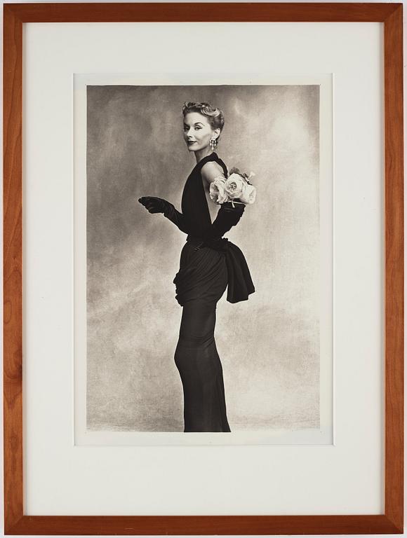 Irving Penn, ”Woman with Roses on Her Arm (Lisa Fonssagrives-Penn in Lafaurie Dress)”, 1950.