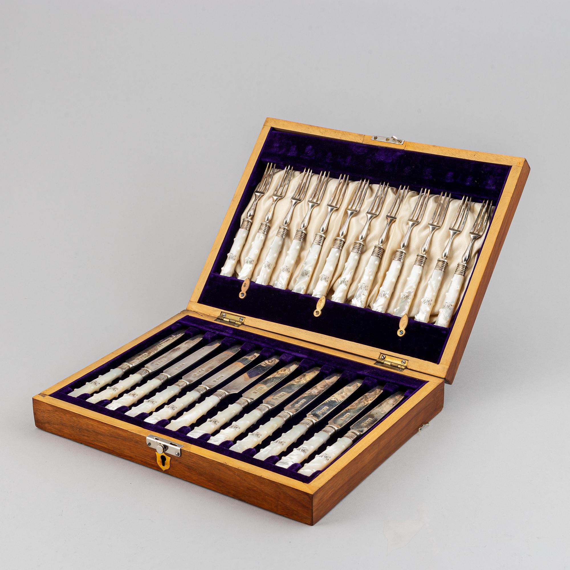 BESTICK, 24 delar, silver och pärlemor, Sheffield 1903.