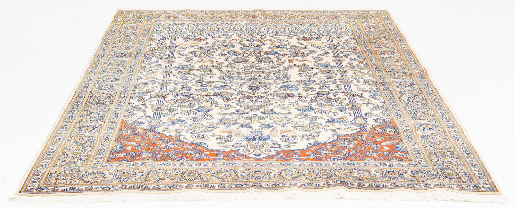 An oriantal carpet, c. 295 x 205 cm.