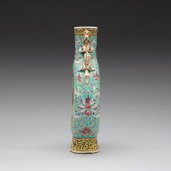 A famille rose dragon moon flask, Qing dynasty 19th century.