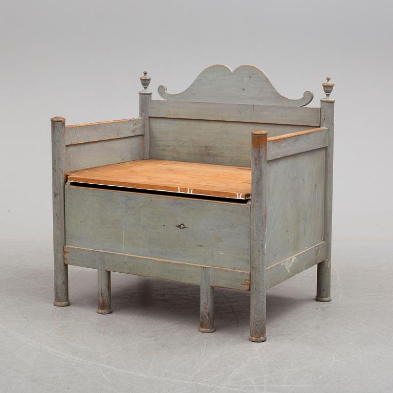 BARNSÄNG/STOL/FÖRVARING, 1800-tal.