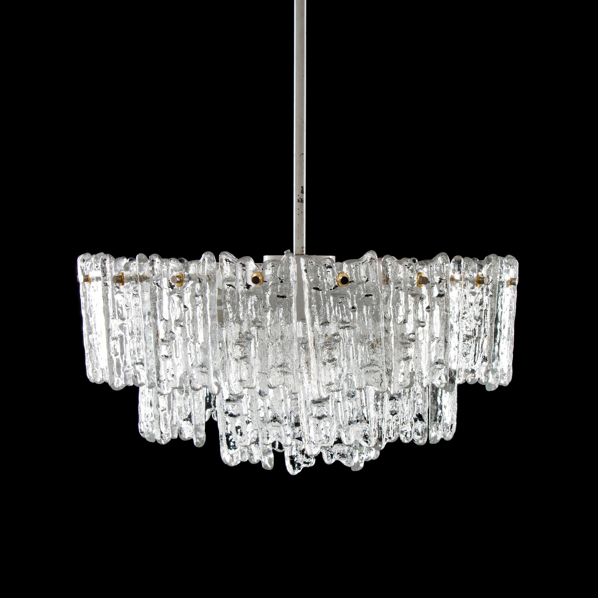 TAKLAMPA, "Ice block chandelier", J.T Design, Kalmar, Österrike. Totalhöjd ca 78 cm.