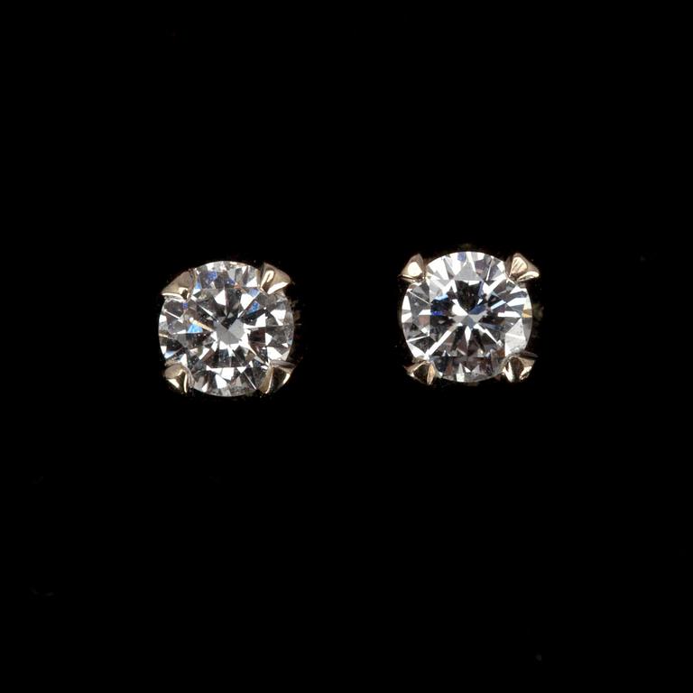 ÖRHÄNGEN, briljantslipade diamanter 0.20 ct. H/vs. 18K guld.