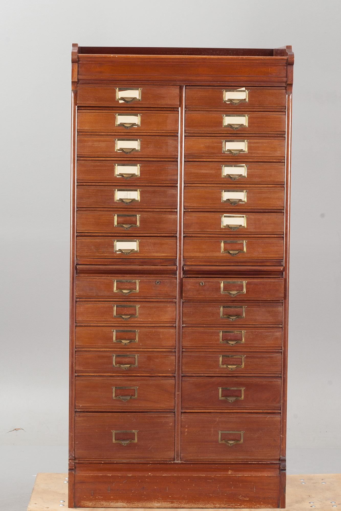 ARKIVSKÅP. 1900-talets början.