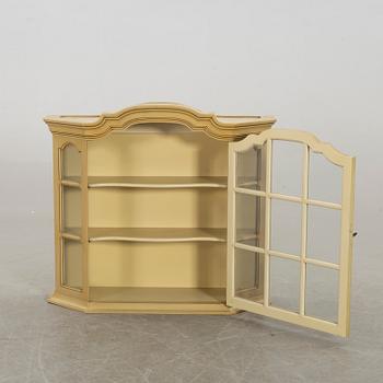 SIDOBORD, SPEGEL, PIEDESTAL samt HÄNGSKÅP, Åmells 1977.