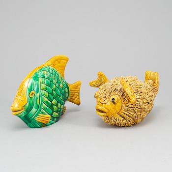 GUNNAR NYLUND, two stoneware sculptures of fish, a blowfish, Rörstrand mid 20th century.