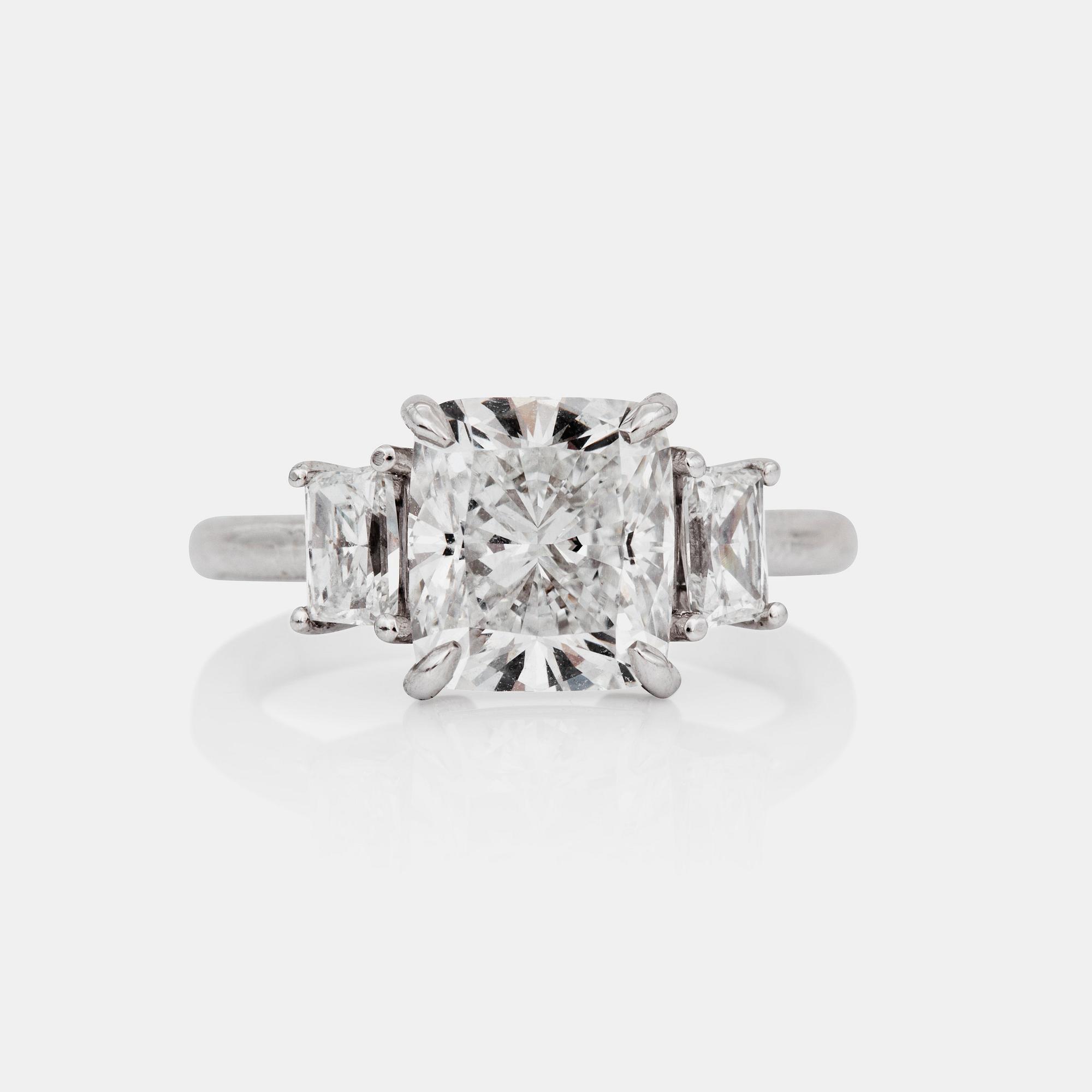 A 3.30 ct D/VVS2, cushion-cut diamond ring. Quality according to GIA certificarte. Side stones 0.67 ct in total.
