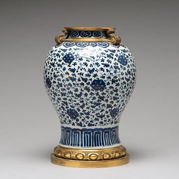 A blue and white bronze mounted vase, Qing dynasty, 18th Century.