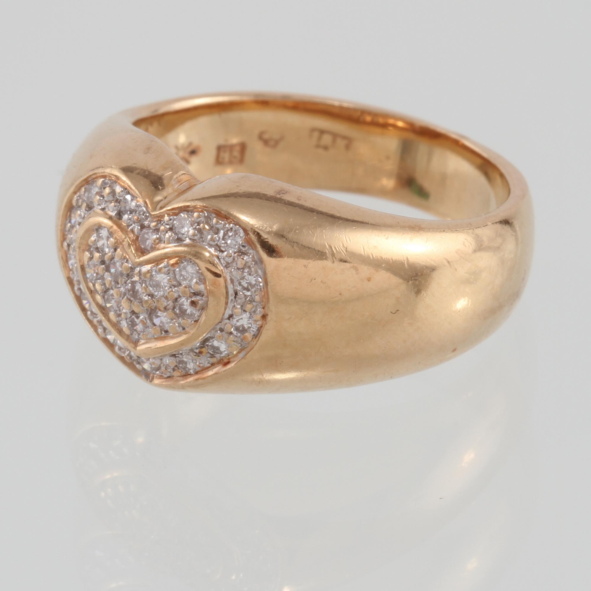 RING, 18K guld med briljantslipade diamanter 0.15 ct, troligtvis Hans Strömdahl, Stockholm. Vikt 6,0 gram.
