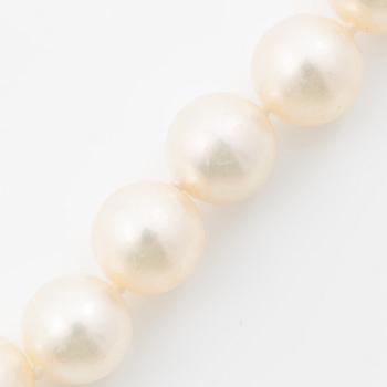 Pärlcollier, odlade pärlor, lås i 18K guld.