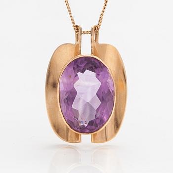 Eero Rislakki, A 14K gold necklace with an amethyst. Westerback, Helsinki 1960.