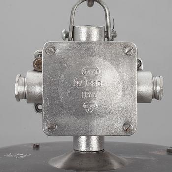 TAKLAMPA, industrimodell. Höjd c:a 72 cm.
