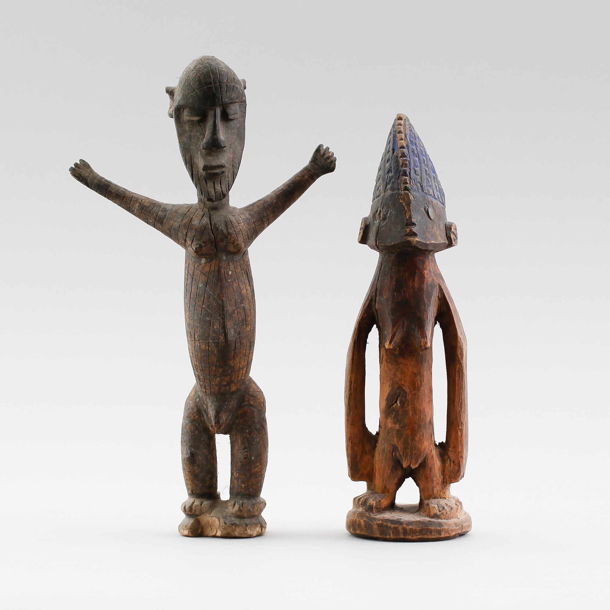 FIGURER, 2 st, snidat trä, Afrika.