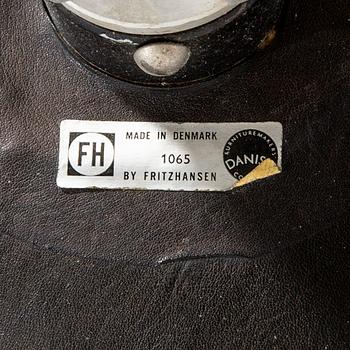 An Arne Jacobsen Ägget armchair for Fritz Hansen Denmark 1968.