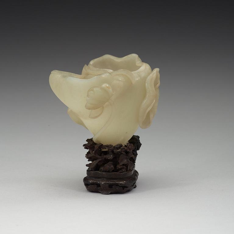 A nephrite brush washer, on a hardwood stand with silver inlay, Qing dynasty (1644-1912).