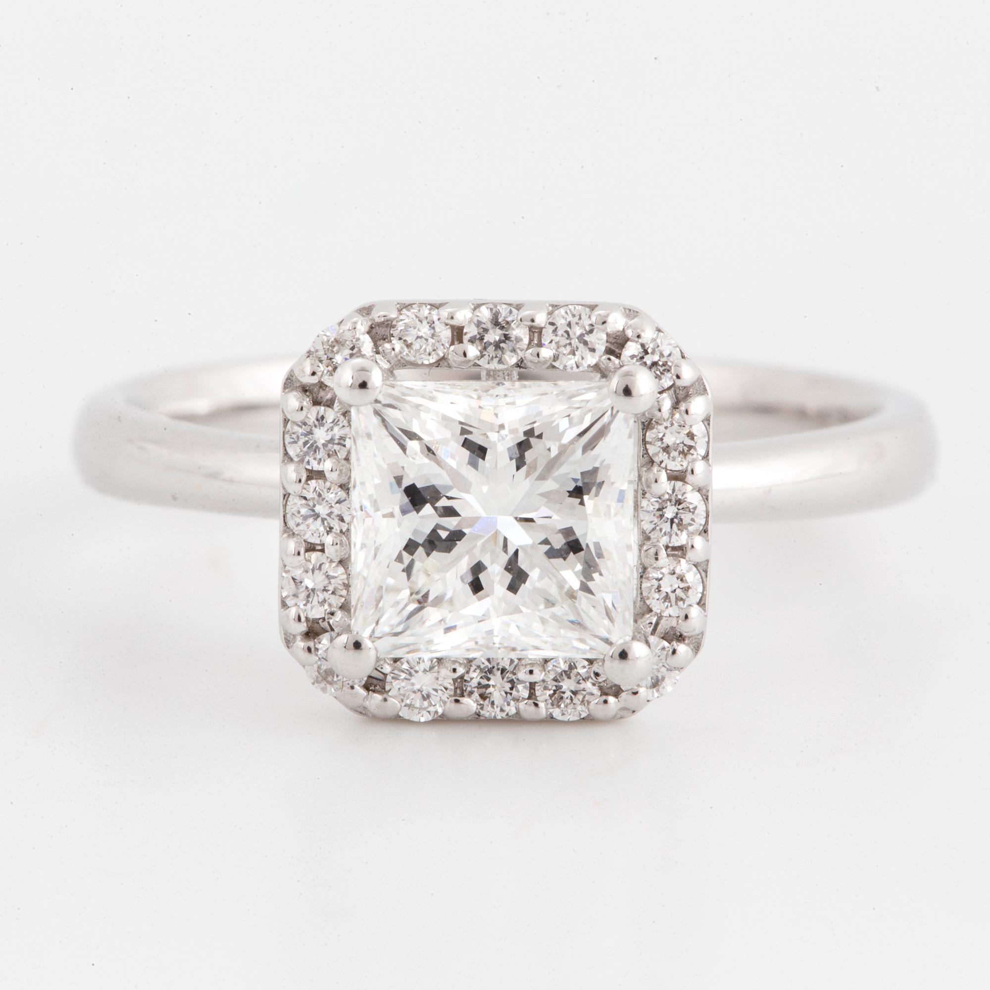 RING, med prinsesslipad diamant 1,50 ct, certifikat IGI.